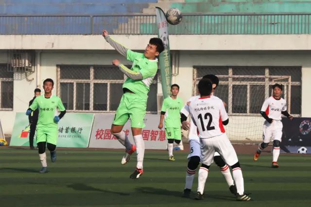 布伦森44分西亚卡姆22分 尼克斯大胜步行者3-2