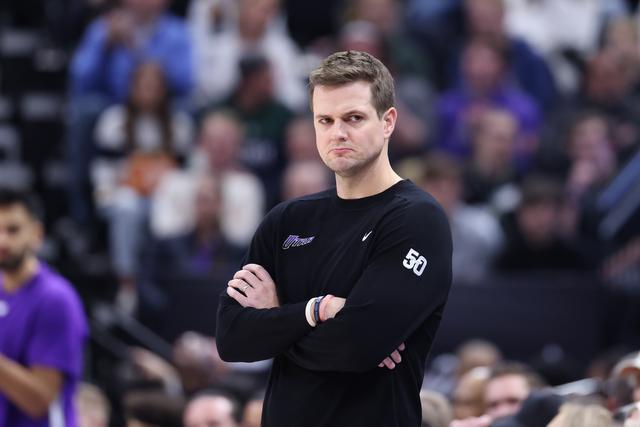 库里缺阵汤普森32分库明加21+10 勇士轻取爵士